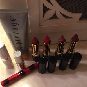 8 piece lot of Elizabeth Arden makeup + free bag
